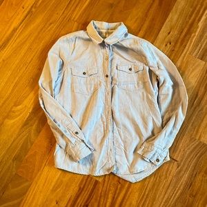 Forever 21 Junior size M classic button down shirt, light blue